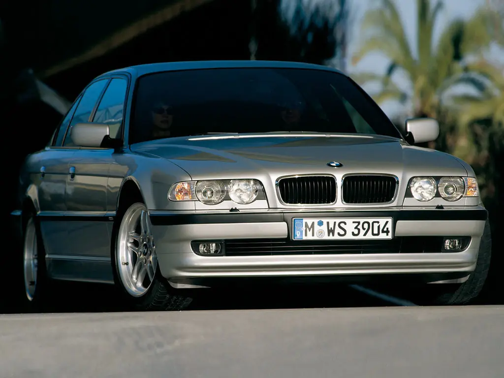 BMW 7-Series (E38) 3 поколение, рестайлинг, седан (09.1998 - 10.2001)